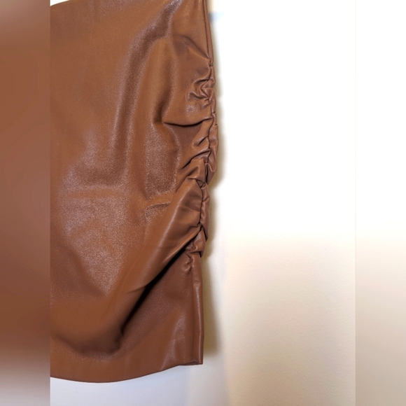 Brown Vegan Leather Ruched Mini Skirt Size Medium - Picture 4 of 8